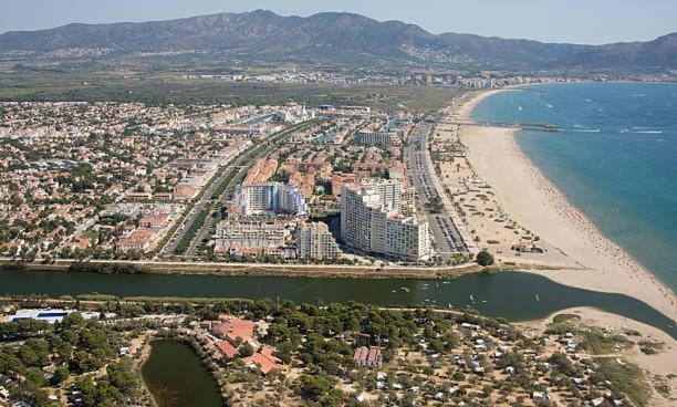 Charmante Maison Coeur De Ville 650M Plage Empuriabrava Exterior photo